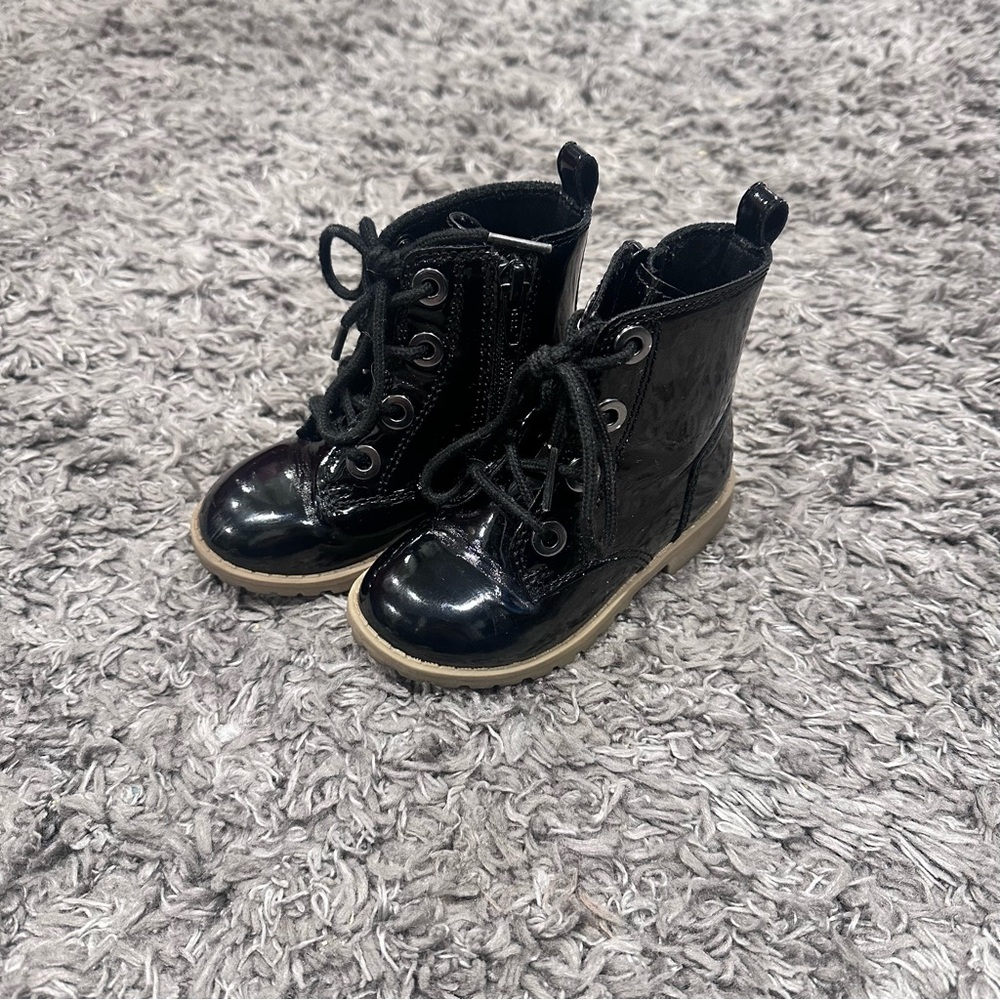 3/$15 Old Navy Black Faux Patent Leather Toddler Combat Boots Size 6